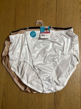 Vanity Fair Girls 3-Pack Briefs in White, Nude, Black